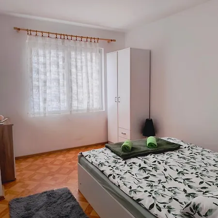 Apartament Mina Pirot